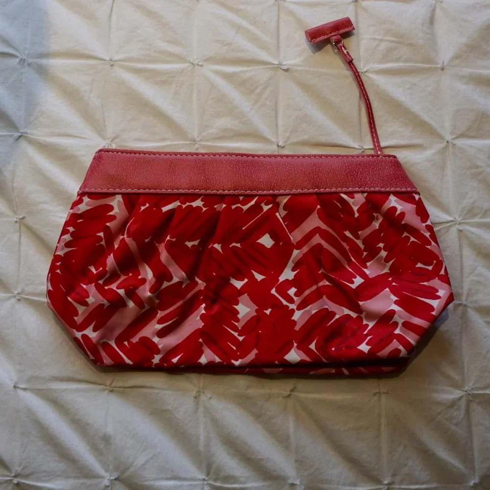 💚 CLINIQUE Pink/Red/White Pattern Makeup Bag (OS)